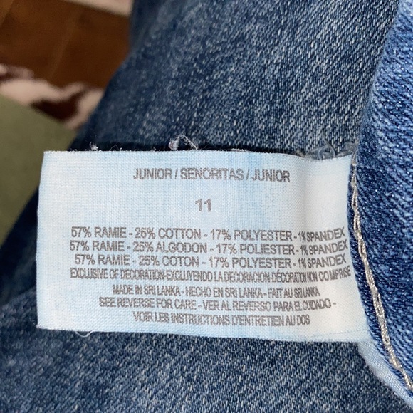 True Freedom Distressed Denim Jean Shorts Juniors Lacey Sides - Picture 7 of 7